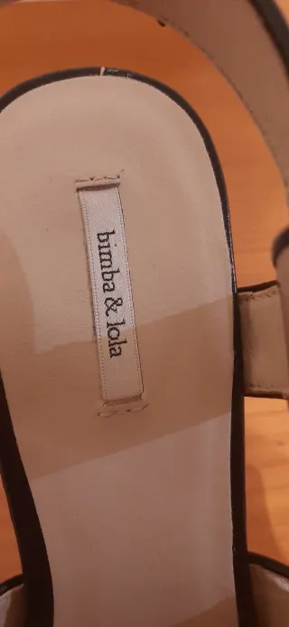 Sandalias Bimba y Lola doradas 10 cm