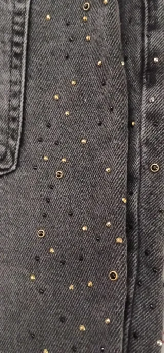 Vaqueros Zara negro con tachuelas