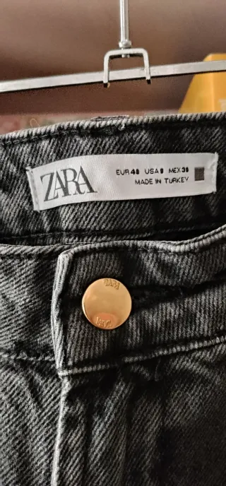 Vaqueros Zara negro con tachuelas