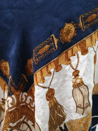 Pañuelo azul y dorado vintage firma italiana.