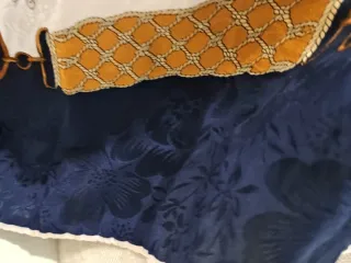 Pañuelo azul y dorado vintage firma italiana.