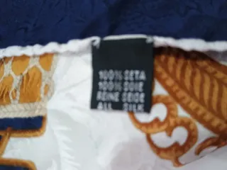 Pañuelo azul y dorado vintage firma italiana.