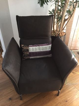 Sillón de diseño en cuero Nubuck