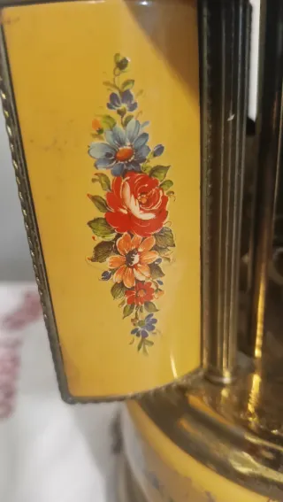 Carillon portasigarette decorato