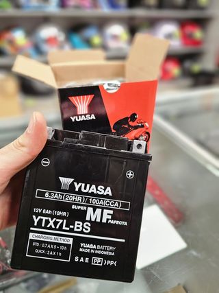 Batería Moto Yuasa YTX7L-BS Honda 125