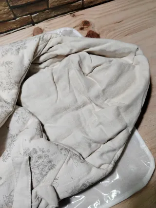 Saco Pasito a Pasito Capucha Toile de Jouy Cream