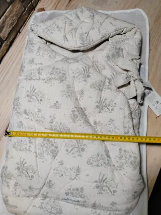 Saco Pasito a Pasito Capucha Toile de Jouy Cream