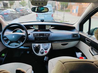 Peugeot 807 Premium en estado impecable,