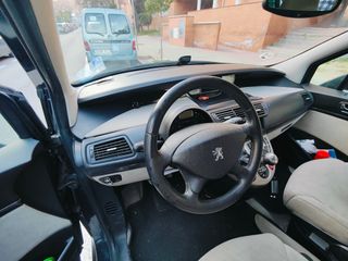 Peugeot 807 Premium en estado impecable,