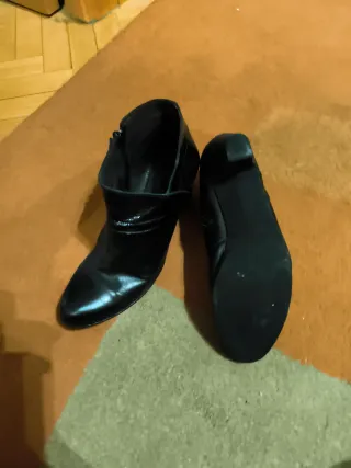 Botines piel y charol negros