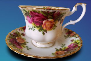 Tu y Yo + lechera y azucarero Royal Albert Rosas