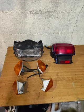 Faros y luces indicadores ZZR