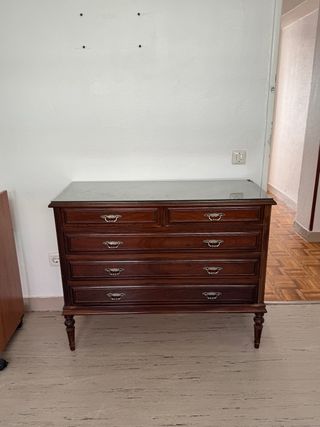 Cajonera de madera maciza con cristal por encima