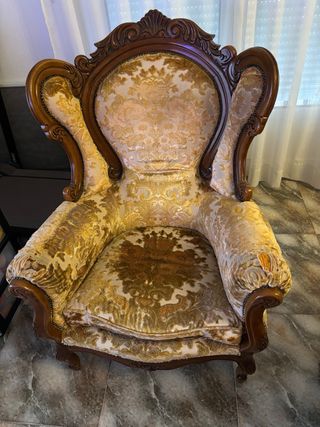 Divano e poltrona vintage in tessuto e legno