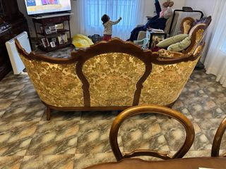 Divano e poltrona vintage in tessuto e legno