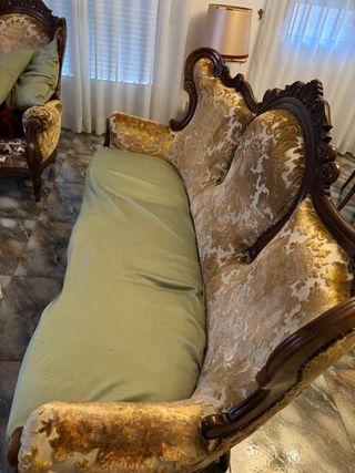 Divano e poltrona vintage in tessuto e legno