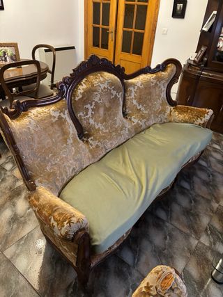 Divano e poltrona vintage in tessuto e legno