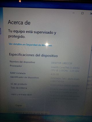 Portátil ASUS con golpe lateral