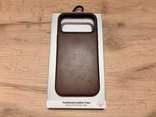 Funda Nomad Traditional Leather iPhone 17 Pro Max