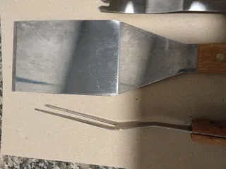 Set accessori per barbecue in legno e metallo