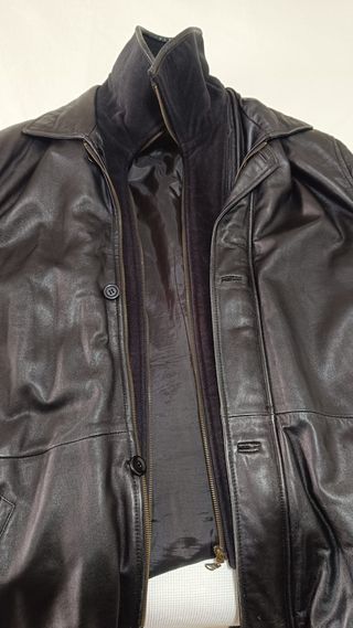 Chaqueta de piel negra