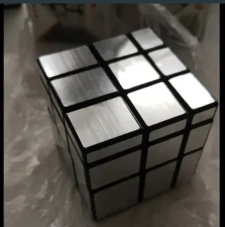 Cubo Rubik 3x3. Plateado.