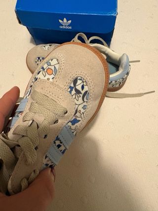 Zapatillas flores niña