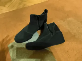 Botines de ante gris