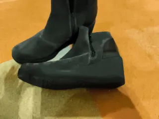 Botines de ante gris