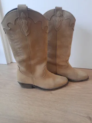 Botas estilo cowboy beige