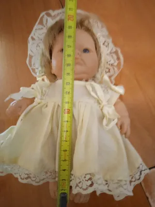 Muñeca Berenguer con vestido de encaje