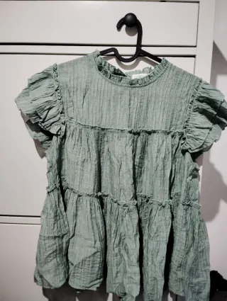 Camisa verde con volantes