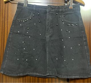 Falda vaquera negra con perlitas