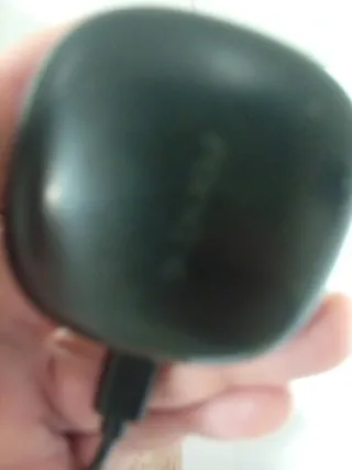 Auriculares Foneng negros con cargador