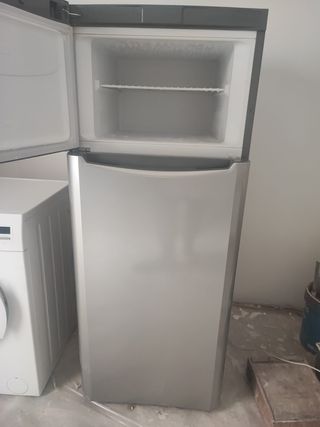 Nevera Indesit Gris