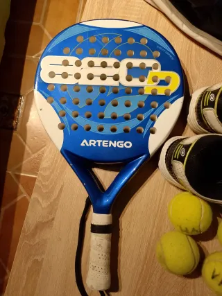 Bolsa, pala y bolas de pádel Artengo