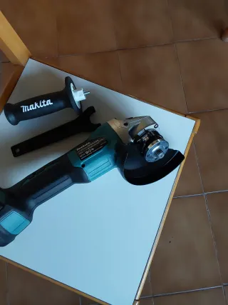 Amoladora Radial Makita DGA504