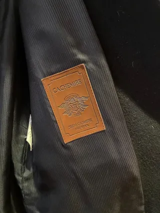 Abrigo de cachemira negro