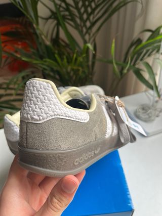 Adidas Spezial Indoor Grises y Blancas