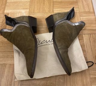 Botines Micuir ante verde militar