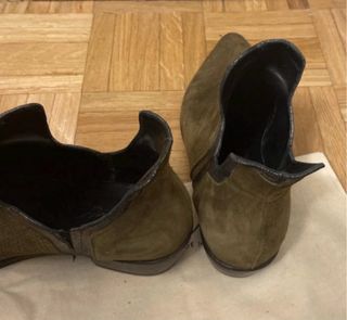 Botines Micuir ante verde militar