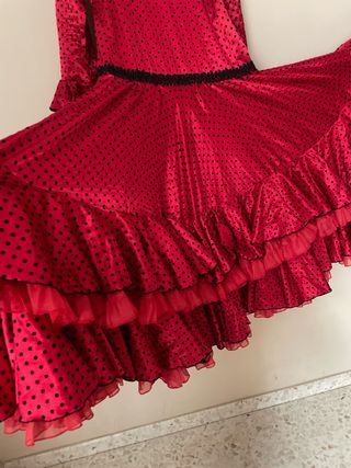 Traje de flamenca rojo con lunares negros
