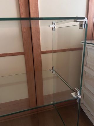 Estantería de cristal y metal