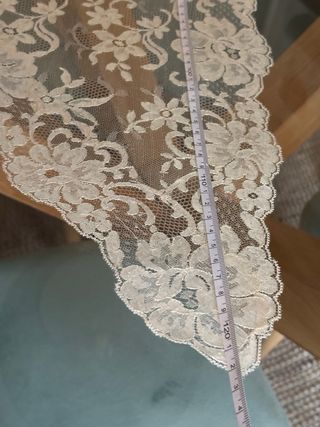 Mantilla fallera encaje beige/blanco