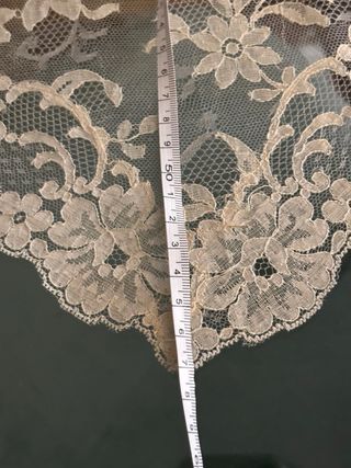 Mantilla fallera encaje beige/blanco