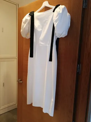 Vestido Coosy blanco midi mangas abullonadas