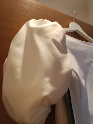 Vestido Coosy blanco midi mangas abullonadas