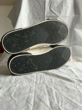 Zapatillas Bershka Blancas y Negras