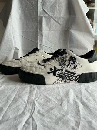 Zapatillas Bershka Blancas y Negras