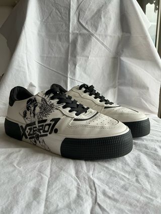 Zapatillas Bershka Blancas y Negras